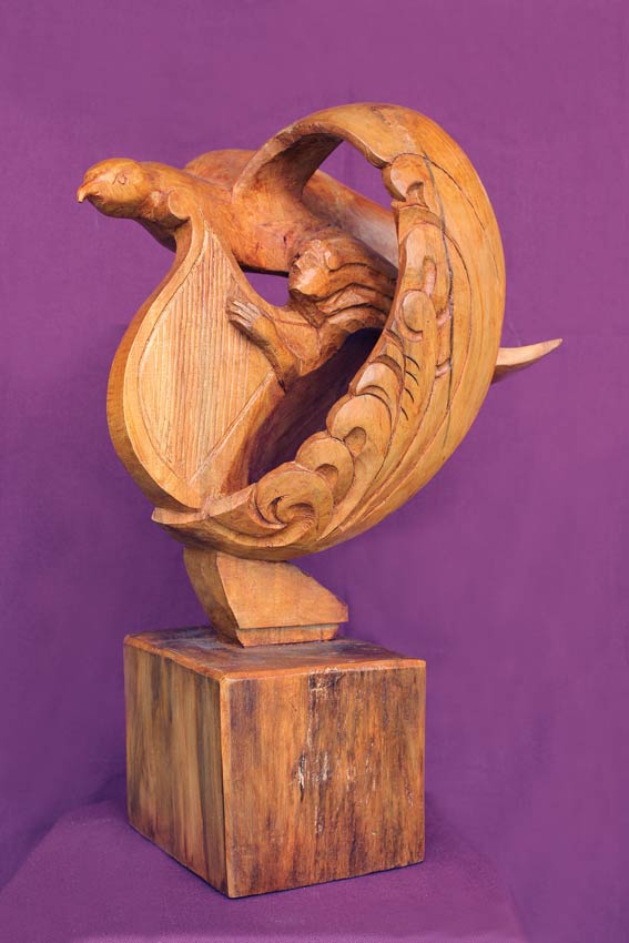 33.Harpiste avec oiseau (tilleul)Sculptures de Michel Ferré